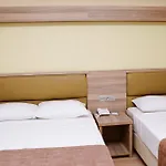 Banu Luxury B&B 말마리스